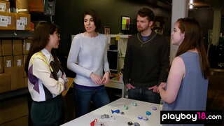 ���ပျော်တမ်း foursome မင်းနှင့်အတူကြက်ဆာလောင်မွတ်သိပ်ရှင် MILF