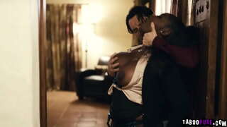 Pervy klientas nori turėti sekso su sexy maklerio Osa Puikus, ir tada jis bus nusipirkti namą