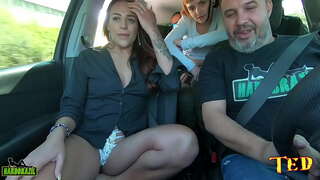 Ko te waka ko tonu, me te Oaoa i te Aroha whiwhi tahanga i roto i te tauwhiro