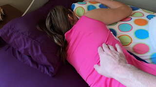 Padre se hijastra en la mañana con su enorme polla Padre se hijastra en la mañana con su enorme polla