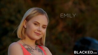 BLACKED Izy tao amin&#039;ny fialan-tsasatra sy ny te-hitondra ny tenany ny sasany BBC