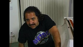 Metro - Ron Jeremy Venice Beach - adegan 4