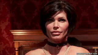 Zanosna plavuša s velikim sisama Sheri Девиль sranje veliki kurac, a onda jebanje s njim dok je crnka Shay Fox je podijeljen im je i sranje na zabavi na gornjem katu